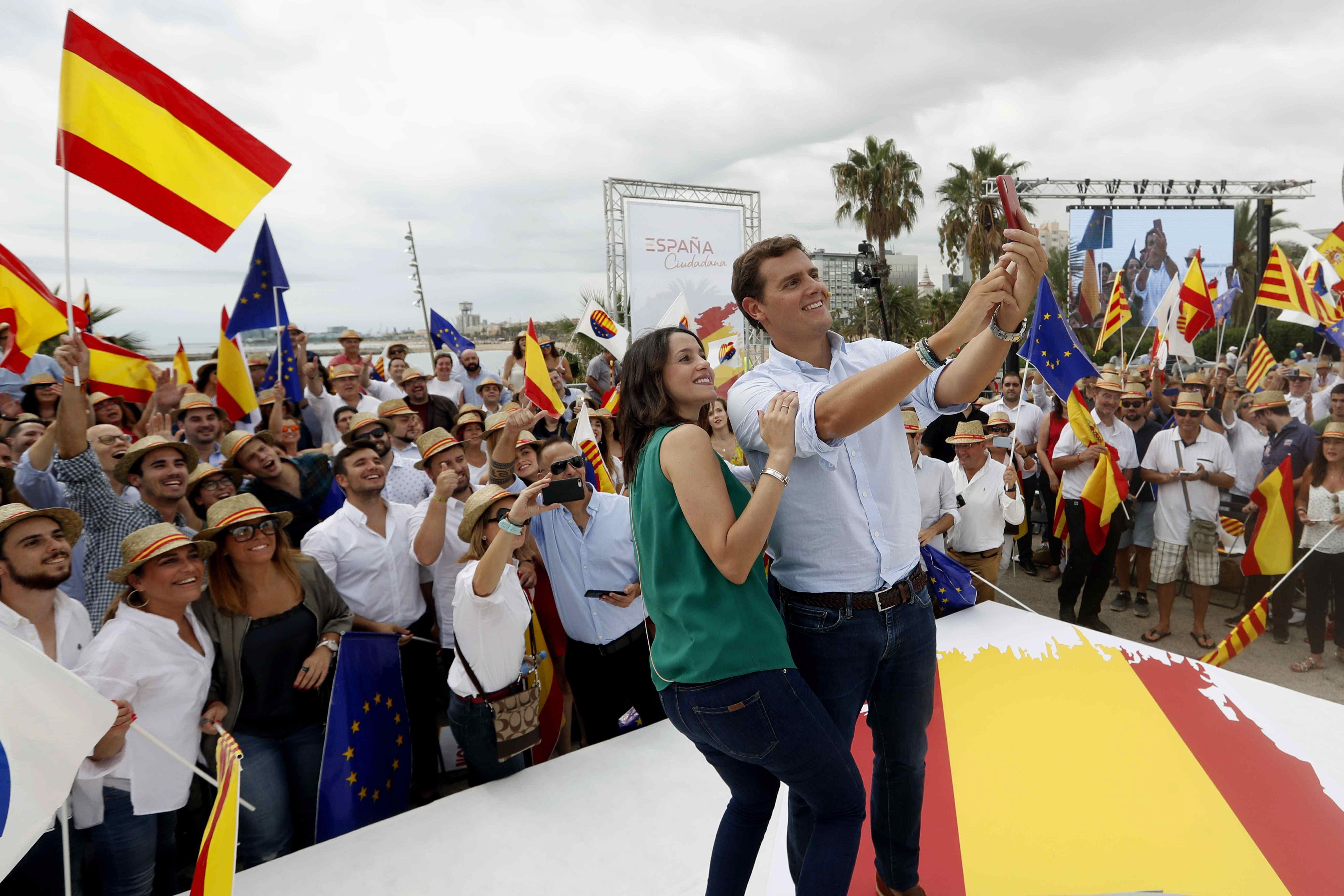 Ciudadanos pedirá una comisión de investigación en el Congreso si Sánchez no comparece para dar explicaciones sobre su tesis Ciudadanos pedirá una comisión de investigación en el Congreso si Sánchez no comparece para dar explicaciones sobre su tesis