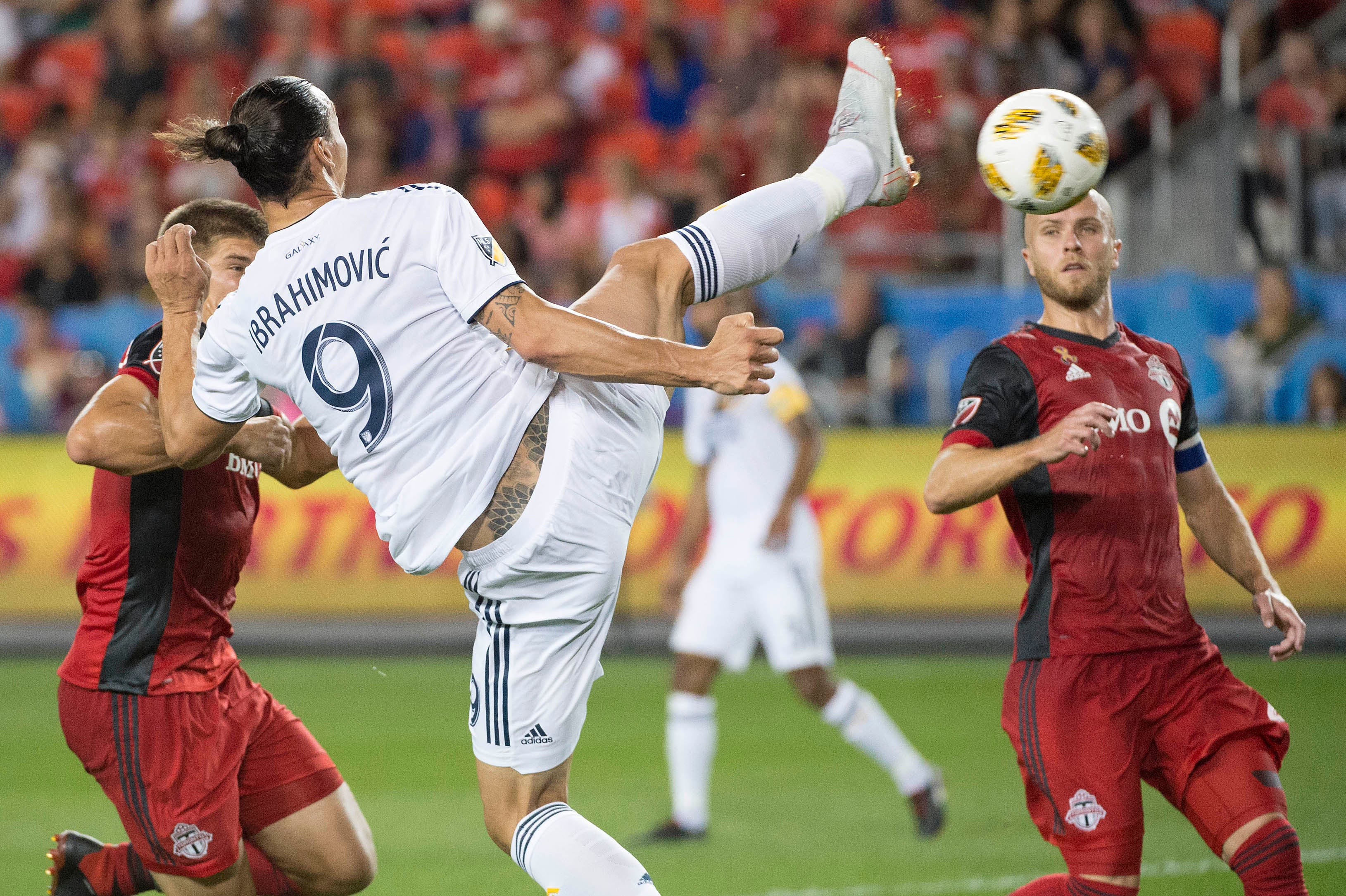¡Obra de arte! Ibrahimovic marca el gol 500 de su carrera al más puro 'estilo Zlatan' ¡Obra de arte! Ibrahimovic marca el gol 500 de su carrera al más puro 'estilo Zlatan'