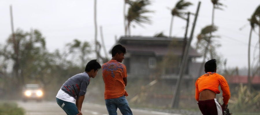 Noticias Fin de Semana (16-09-18) El tifón Mangkhut deja 29 muertos en Filipinas y pone rumbo a Hong Kong Noticias Fin de Semana (16-09-18) El tifón Mangkhut deja 29 muertos en Filipinas y pone rumbo a Hong Kong