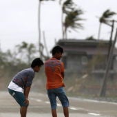 Noticias Fin de Semana (16-09-18) El tifón Mangkhut deja 29 muertos en Filipinas y pone rumbo a Hong Kong