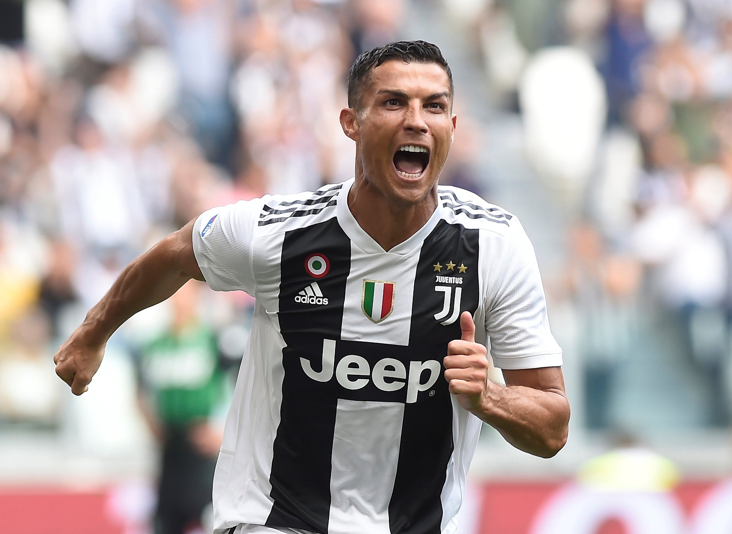 Cristiano Ronaldo se estrena de 'bianconeri' con doblete en la victoria ante el Sassuolo Cristiano Ronaldo se estrena de 'bianconeri' con doblete en la victoria ante el Sassuolo
