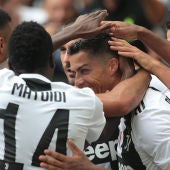 Los jugadores de la Juventus celebran un gol con Cristiano Ronaldo