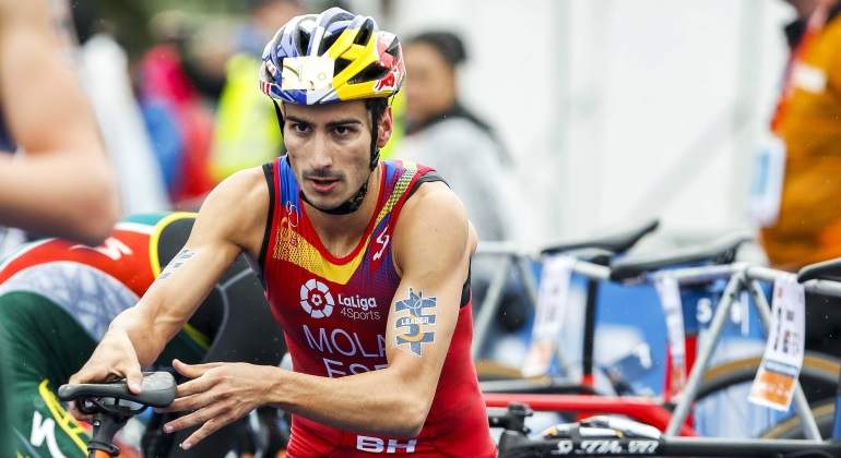 Mario Mola se proclama campeón del mundo de triatlón por tercera vez consecutiva Mario Mola se proclama campeón del mundo de triatlón por tercera vez consecutiva