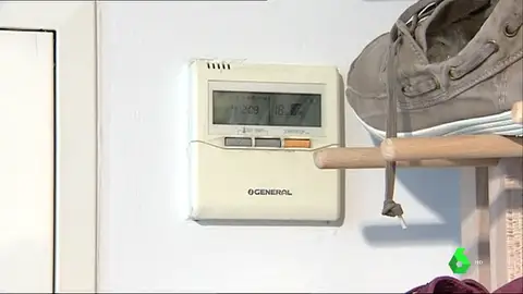 Un termostato en una oficina Un termostato en una oficina
