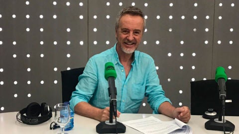 Carlos Hip&oacute;lito en los estudios de Onda Cero 