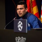 Hirving Lozano, en rueda de prensa en el Camp Nou
