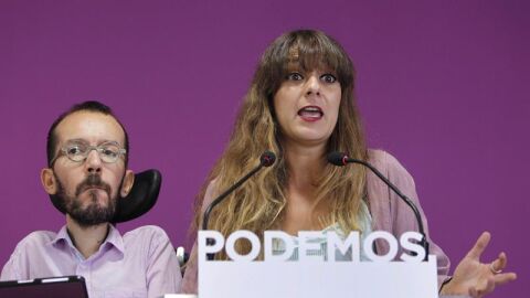 Noelia Vera y Pablo Echenique en rueda de prensa