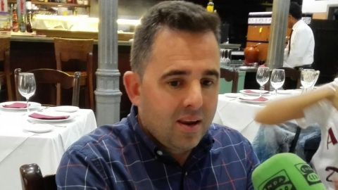 El director de la Academia del M&aacute;laga CF, Rafa Gil, en el Mes&oacute;n Cantarrana
