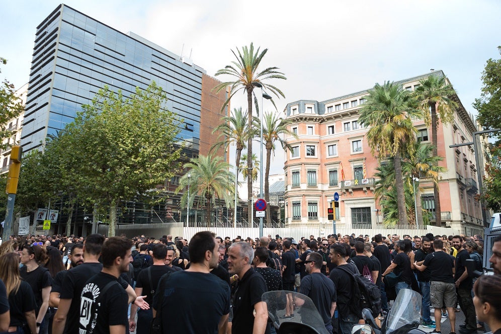 Un millar de mossos protestan ante Interior para exigir más medios y salario Un millar de mossos protestan ante Interior para exigir más medios y salario