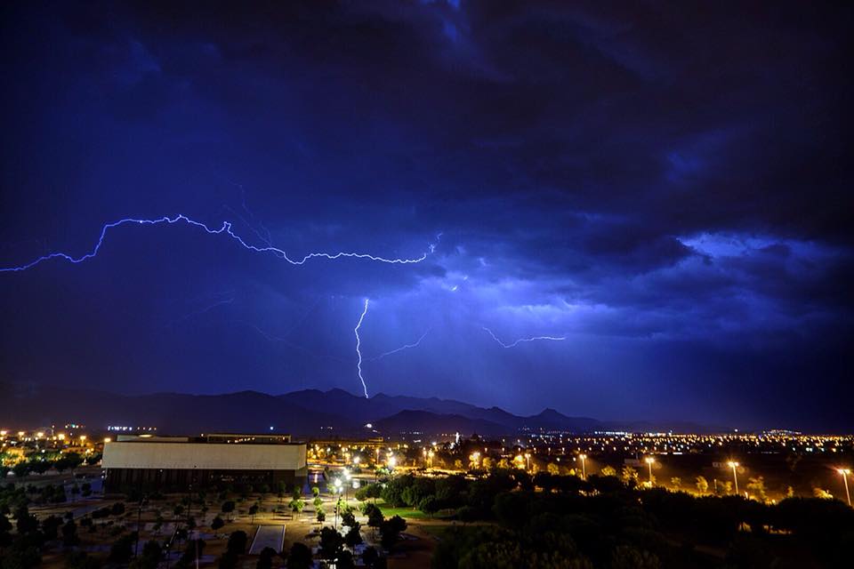 Tertulia Zona Cero: Los fenómenos misteriosos en mitad de las tormentas Tertulia Zona Cero: Los fenómenos misteriosos en mitad de las tormentas