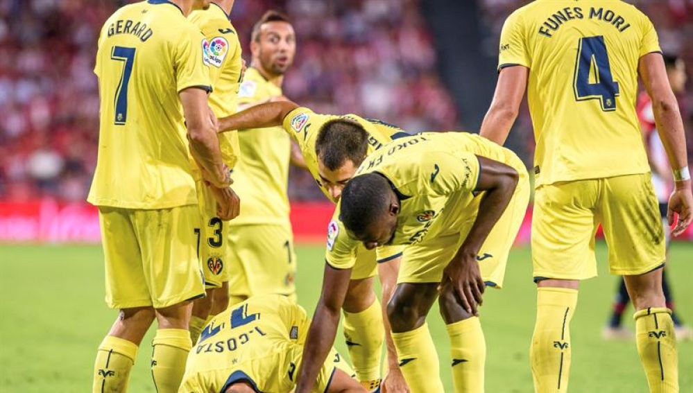 Los jugadores del Villarreal celebran un gol en La Catedral. 