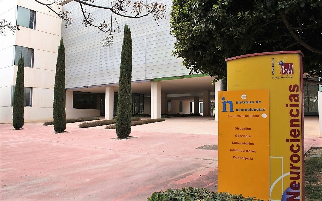 El Instituto de Neurociencias de la UMH de Elche participa en un proyecto que busca financiación de la UE para un ensayo clínico con enfermos de ELA El Instituto de Neurociencias de la UMH de Elche participa en un proyecto que busca financiación de la UE para un ensayo clínico con enfermos de ELA