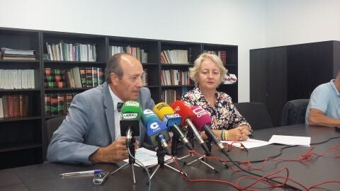 Luis Huete y Carmen Mendiola, durante la presentaci&oacute;n de la memoria de la fiscal&iacute;a de C.Real
