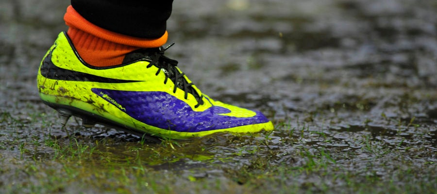 La bota de un jugador de fútbol La bota de un jugador de fútbol