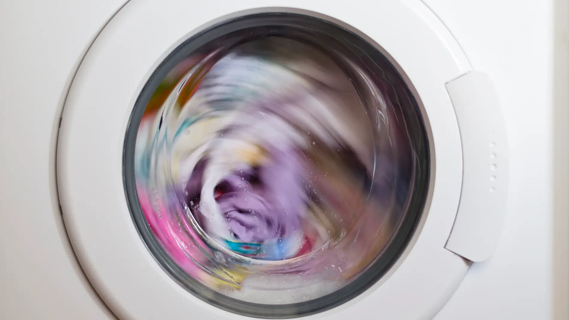 Esto es lo que siempre debes hacer después de usar la lavadora: evita crear hongos