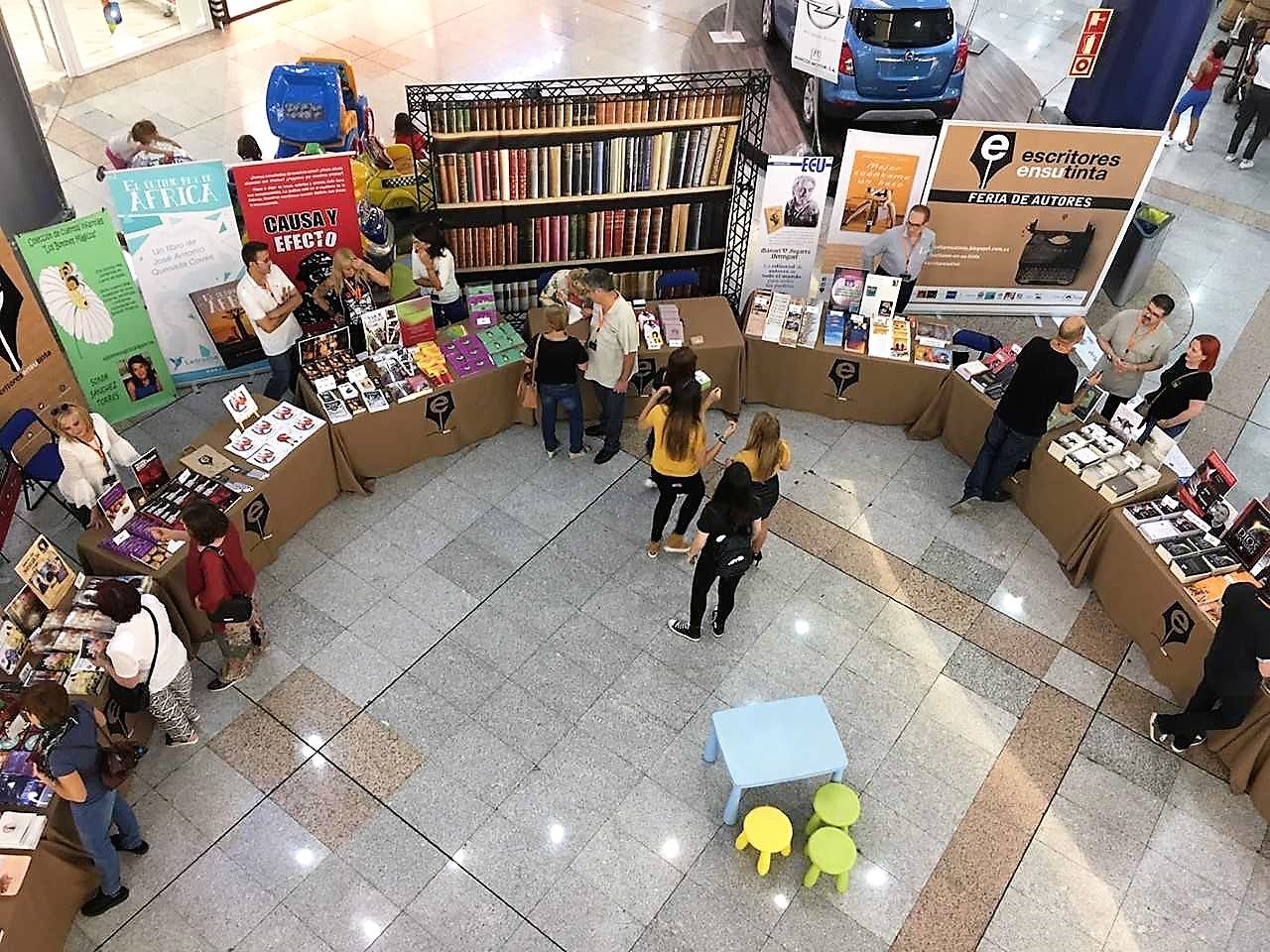 Dieciocho escritores presentan sus libros en la V Feria de Autores de Elche Dieciocho escritores presentan sus libros en la V Feria de Autores de Elche