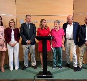 El Grupo Popular municipal en la comparecencia ante los medios. El Grupo Popular municipal en la comparecencia ante los medios.