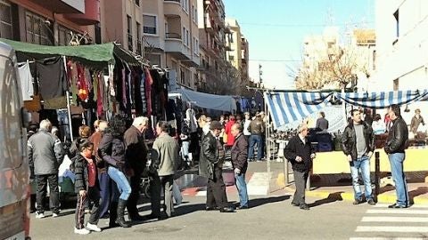 Mercadillo de Plaza de Barcelona de Elche