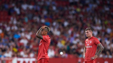 Mariano se lleva las manos a la cabeza