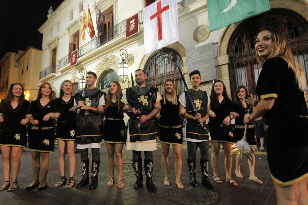 La fiesta de Moros y Cristianos de Sagunto recupera su esplendor y dedica la fiesta a Vicente Vayá La fiesta de Moros y Cristianos de Sagunto recupera su esplendor y dedica la fiesta a Vicente Vayá
