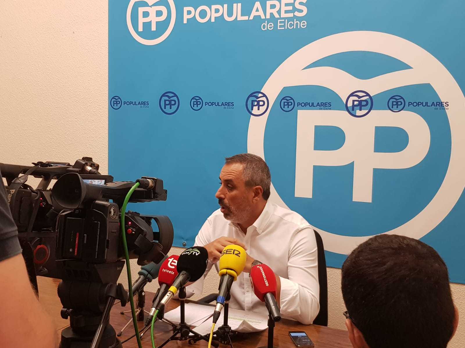 El PP de Elche acusa al tripartito de contratar publicidad para proyectos Edusi que "no se van a ejecutar" El PP de Elche acusa al tripartito de contratar publicidad para proyectos Edusi que "no se van a ejecutar"