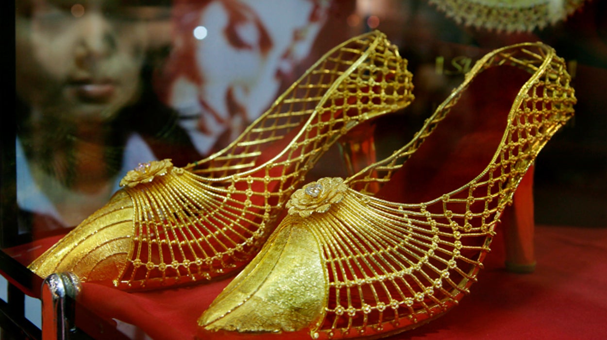 Presentan los zapatos más caros del mundo valorados en 15 millones Presentan los zapatos más caros del mundo valorados en 15 millones