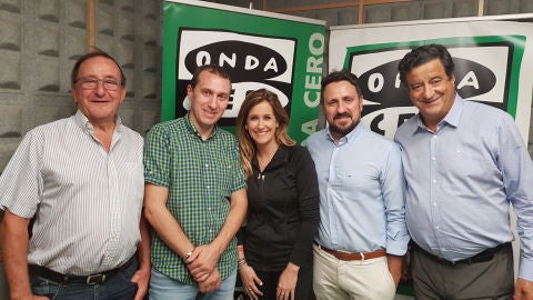 De tu blusa y tu bandera