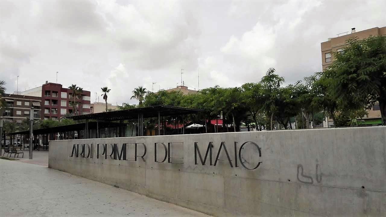 Muere en Elche un hombre de 27 años tras ser apuñalado en la Plaza Primero de Mayo Muere en Elche un hombre de 27 años tras ser apuñalado en la Plaza Primero de Mayo
