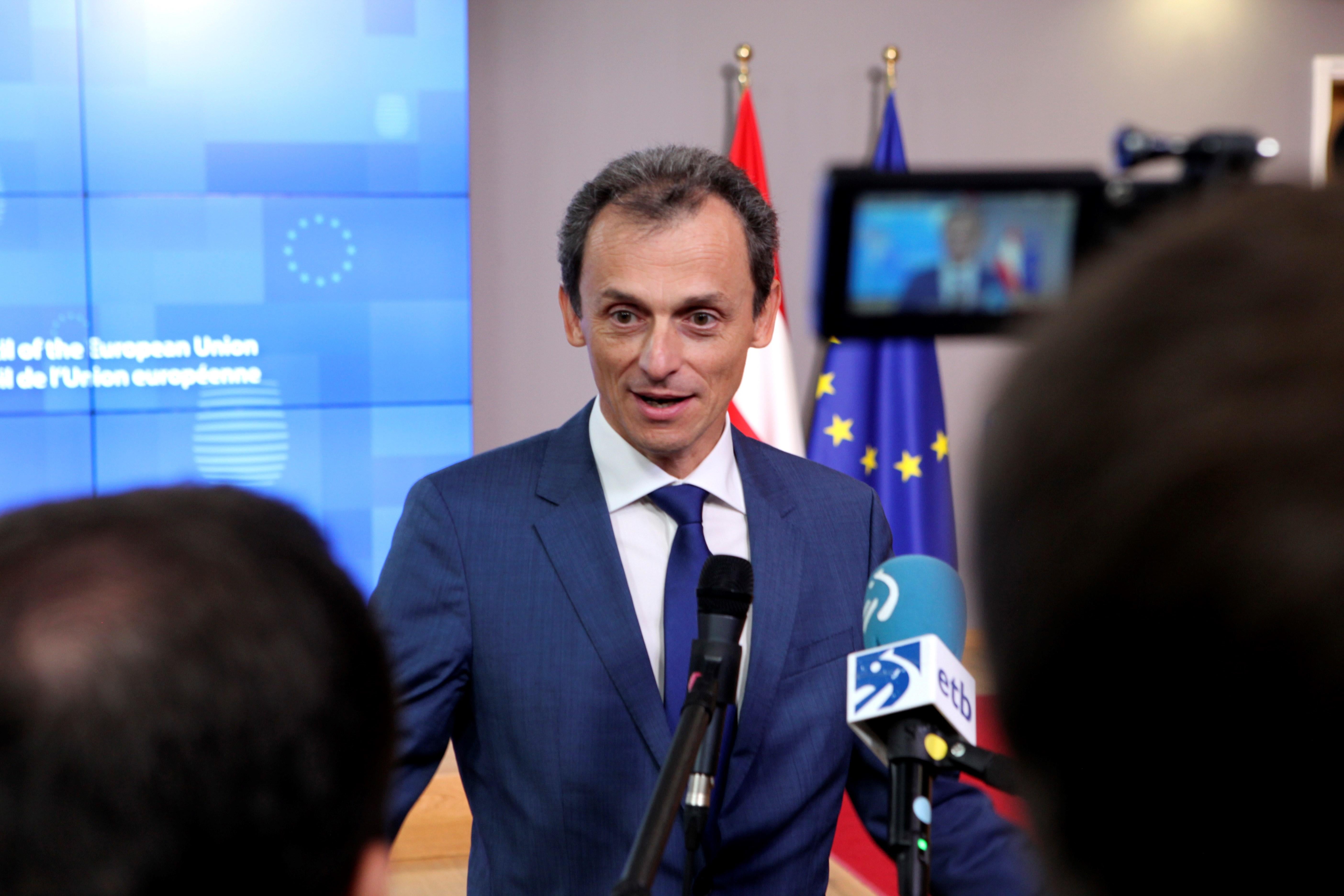 Pedro Duque dice que "subsanará" posibles "errores" y no se plantea dimitir Pedro Duque dice que "subsanará" posibles "errores" y no se plantea dimitir