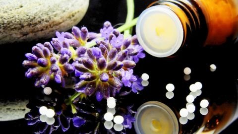 Mujer de clase alta y con estudios superiores el perfil del usuario de homeopatia en Espana