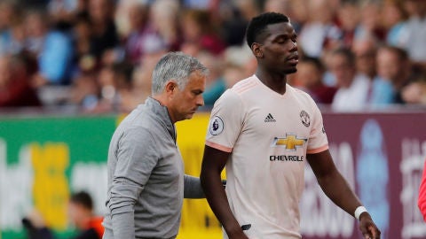 Mourinho y Pogba, durante un partido del Manchester United