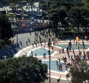 Mossos d'Esquadra ante los manifestantes independentistas que pretendían boicotear la manifestación de Jusapol Mossos d'Esquadra ante los manifestantes independentistas que pretendían boicotear la manifestación de Jusapol