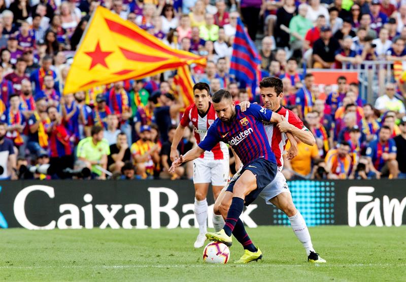 Jordi Alba: "Tenemos que mejorar mucho pero no hay que alarmarse porque queda mucha Liga" Jordi Alba: "Tenemos que mejorar mucho pero no hay que alarmarse porque queda mucha Liga"