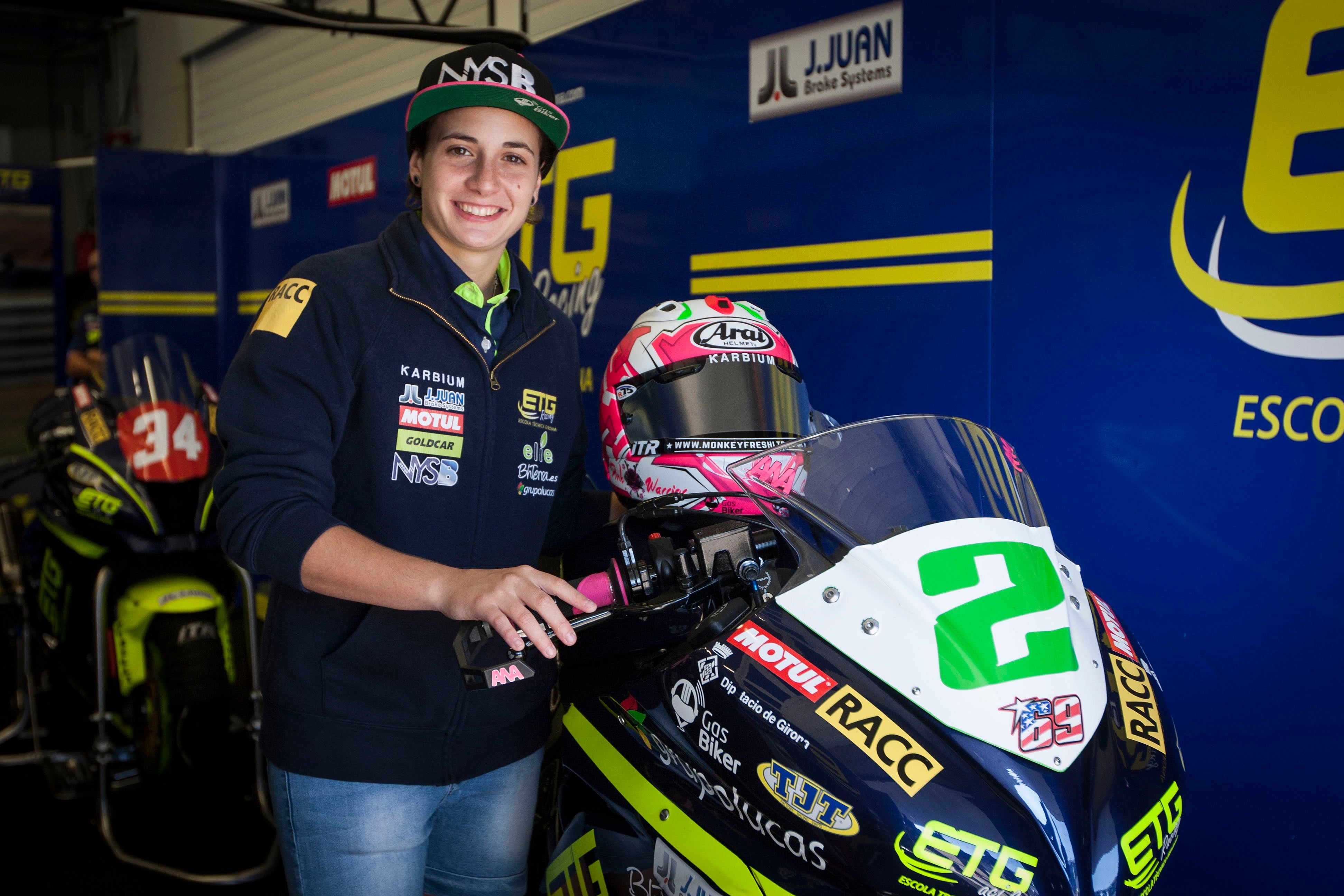 El Test de Gonzalo Palafox a Ana Carrasco: "Fuera del motociclismo, Rafa Nadal es mi referente" El Test de Gonzalo Palafox a Ana Carrasco: "Fuera del motociclismo, Rafa Nadal es mi referente"