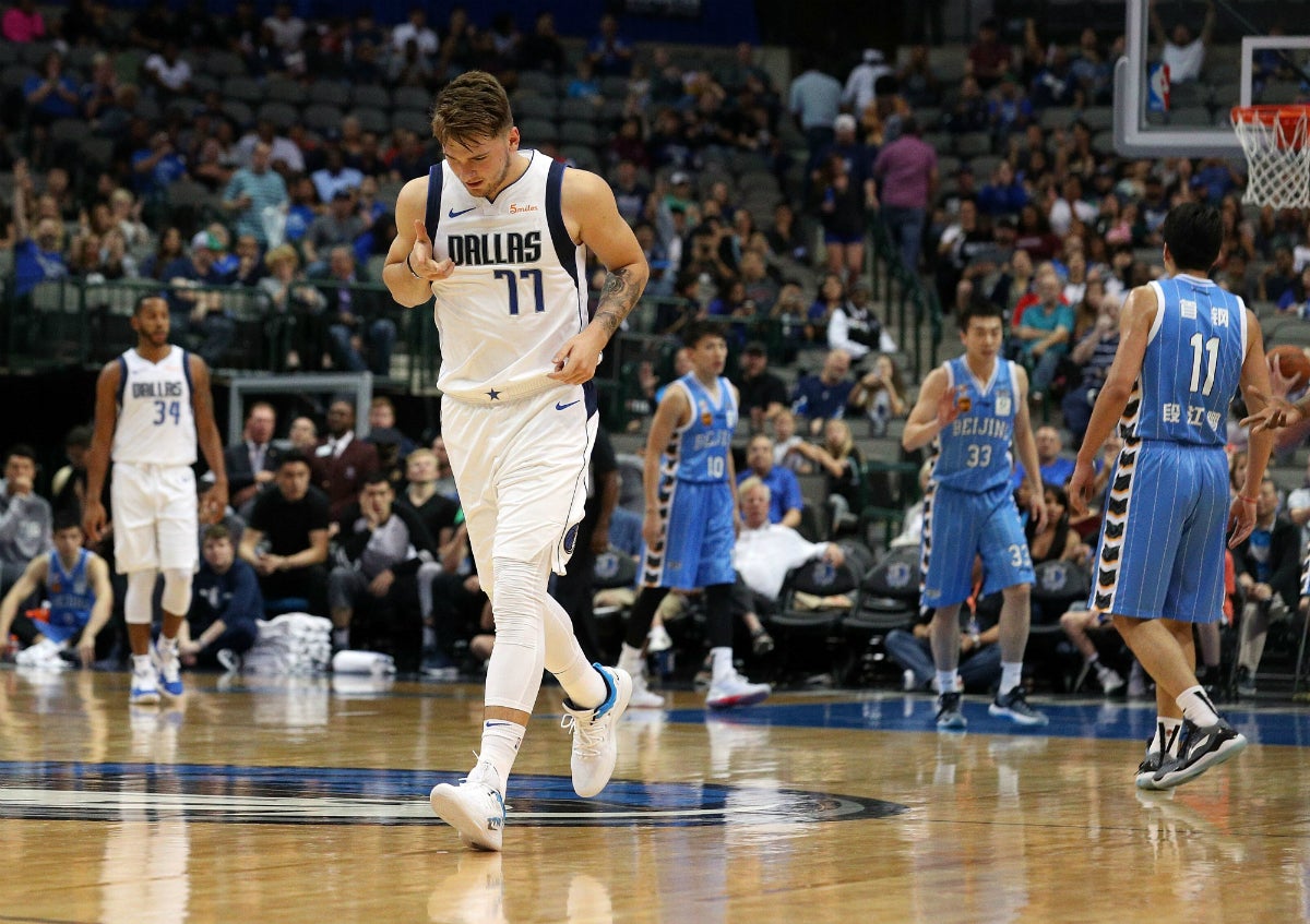 Luka Doncic debuta a lo grande con los Dallas Mavericks: 16 puntos, dos asistencias, seis rebotes y tres tapones Luka Doncic debuta a lo grande con los Dallas Mavericks: 16 puntos, dos asistencias, seis rebotes y tres tapones