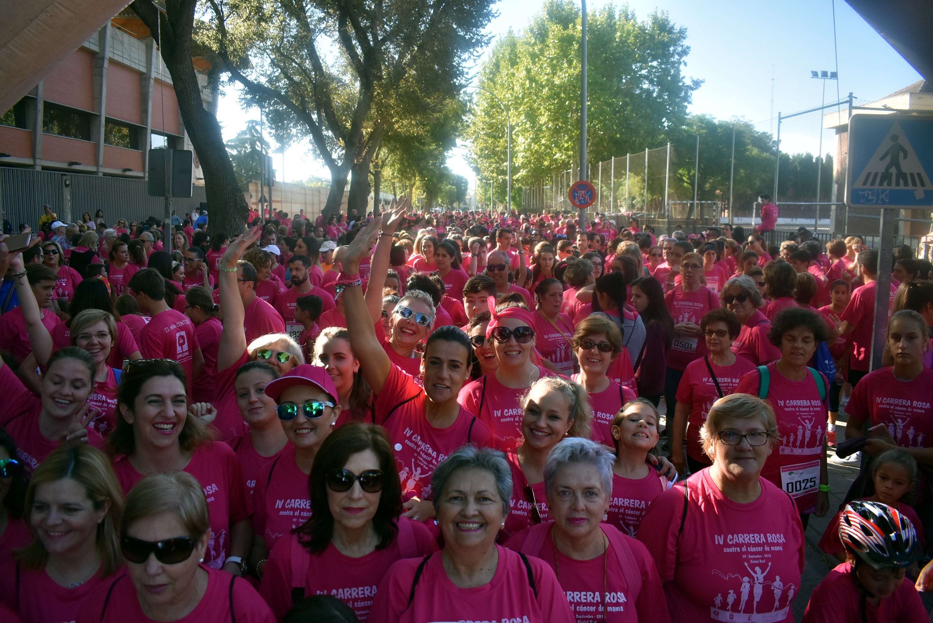 Cerca de 3.000 personas tiñen de rosa Ciudad Real Cerca de 3.000 personas tiñen de rosa Ciudad Real