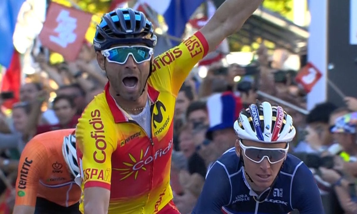 Alejandro Valverde: "Después de ganar el Mundial, ya me puedo retirar tranquilo, aunque ahora quiero lucir este maillot" Alejandro Valverde: "Después de ganar el Mundial, ya me puedo retirar tranquilo, aunque ahora quiero lucir este maillot"