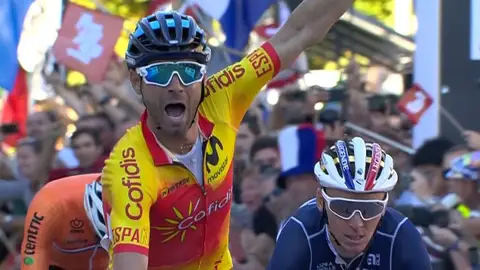 Alejandro Valverde celebra su victoria en el Mundial de ciclismo Alejandro Valverde celebra su victoria en el Mundial de ciclismo