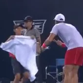 Fernando Verdasco abronca a un recogepelotas Fernando Verdasco abronca a un recogepelotas