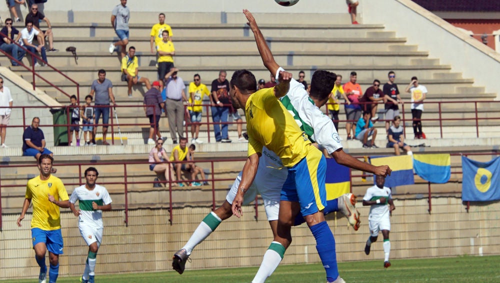 Imagen del encuentro disputado por el Ilicitano frente al Orihuela, en lo que fue el comienzo de la racha de cuatro jornadas sin vencer.