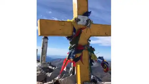 Cruz de la cima del pico Aneto Cruz de la cima del pico Aneto
