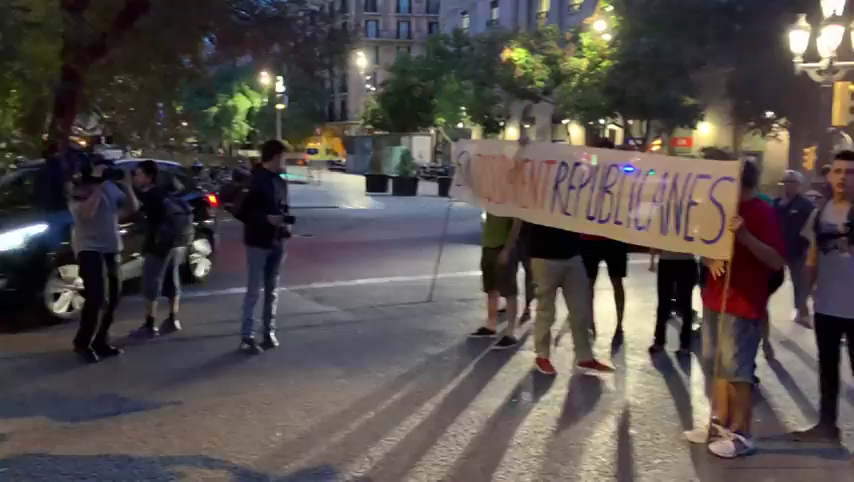 La odisea de Jordi Juan para llegar a los estudios de Onda Cero en Barcelona por los cortes de los CDR La odisea de Jordi Juan para llegar a los estudios de Onda Cero en Barcelona por los cortes de los CDR