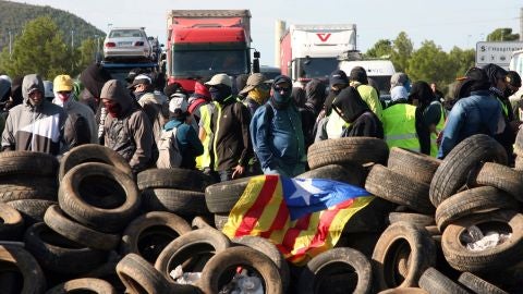 Los CDR cortan la autopista AP7 en el aniversario del 1-O