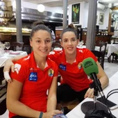 Sole López y Emma Boada, jugadoras del Rincón Fertilidad, tras la concentración con España Sole López y Emma Boada, jugadoras del Rincón Fertilidad, tras la concentración con España