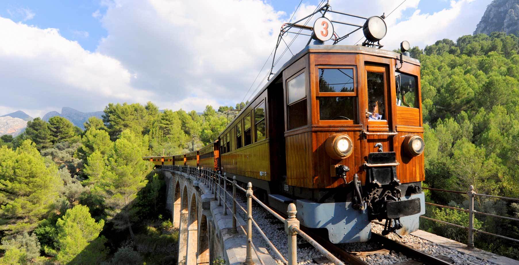 Trabajadores del Tren de Sóller se reúnen en el Tamib con la empresa tras la convocatoria de huelga de ocho días Trabajadores del Tren de Sóller se reúnen en el Tamib con la empresa tras la convocatoria de huelga de ocho días
