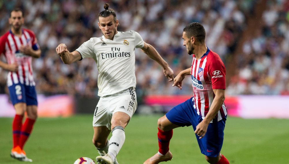 Gareth Bale conduce el balón ante el Atlético de Madrid