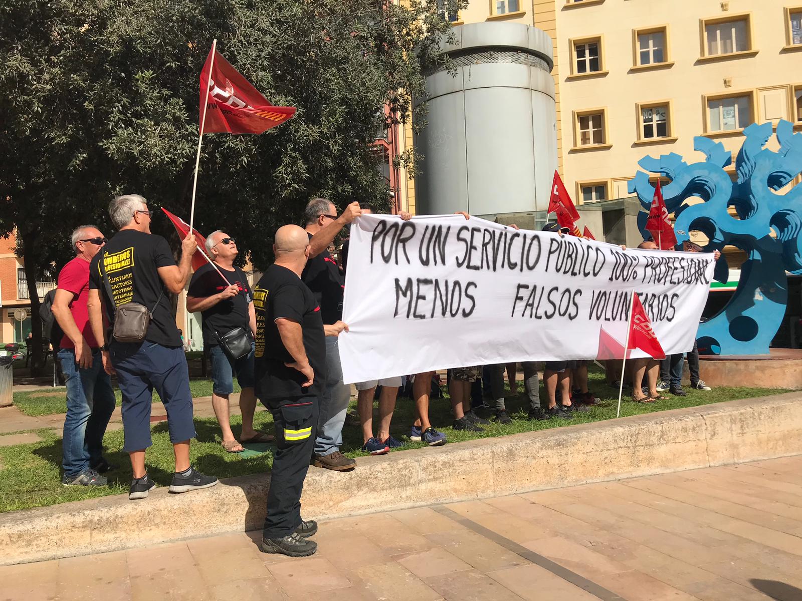 Los bomberos forestales de la Generalitat Valenciana inician una huelga de hambre en Castellón Los bomberos forestales de la Generalitat Valenciana inician una huelga de hambre en Castellón