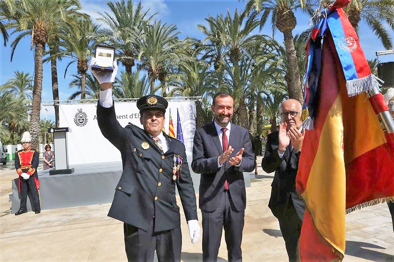 El alcalde de Elche anuncia la creación de una unidad policial de mediación en conflictos vecinales El alcalde de Elche anuncia la creación de una unidad policial de mediación en conflictos vecinales