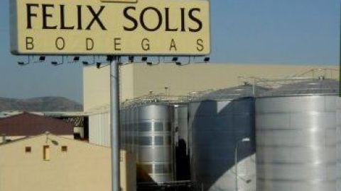 UGT y CCOO se concentrar&aacute;n frente a la bodega de F&eacute;lix Sol&iacute;s de Valdepe&ntilde;as