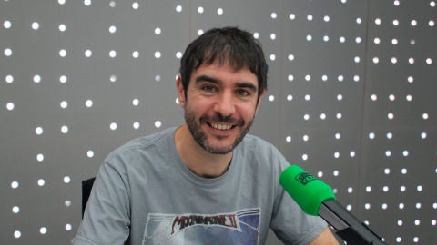 Juanra Bonet en los estudios de Onda Cero